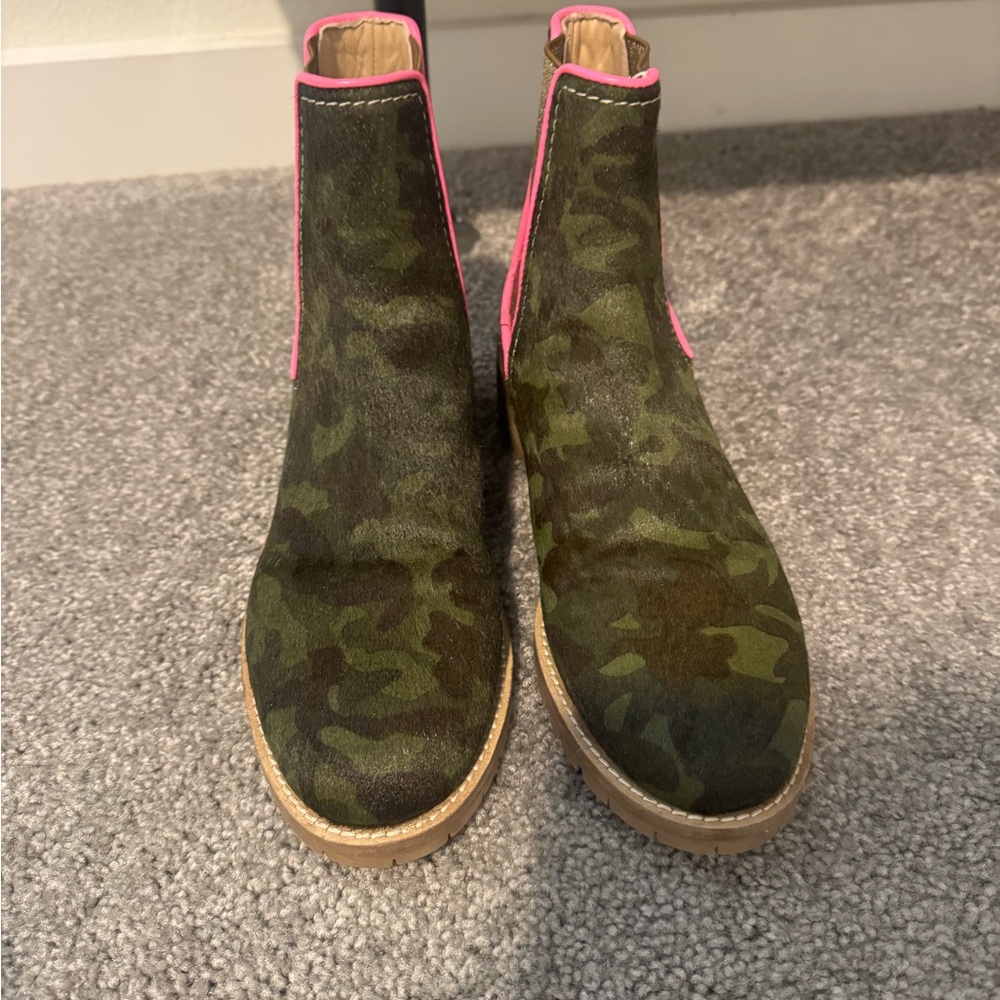 Boden Green Camo Ankle Boots with Pink Trim
